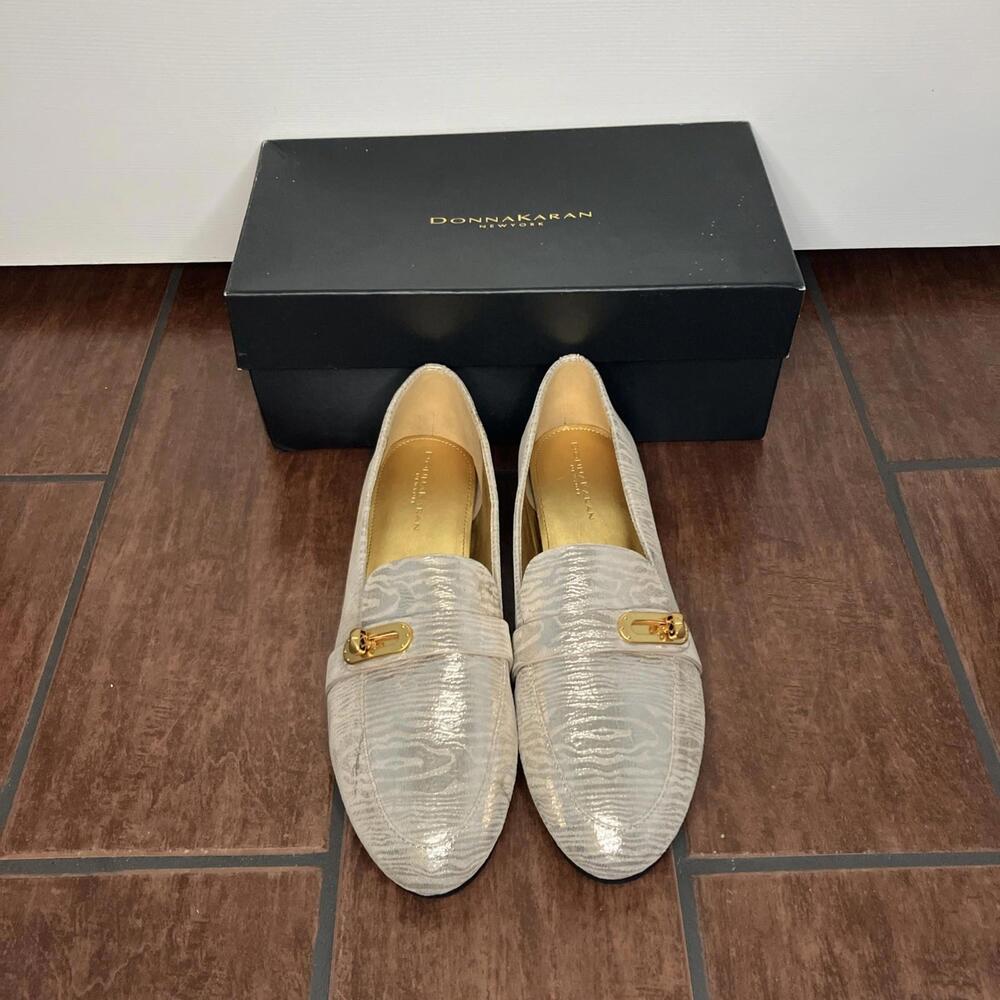 Donna Karan Thompson White Gold Women's Turn Lock Buckle Loafers, US 10. NIB
